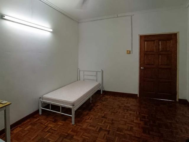 Room for rent in PJU 6, Petaling Jaya