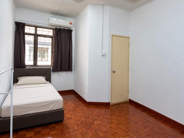 Room for rent in PJU 6, Petaling Jaya
