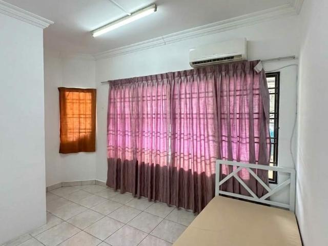 Room for rent in PJU 6, Petaling Jaya