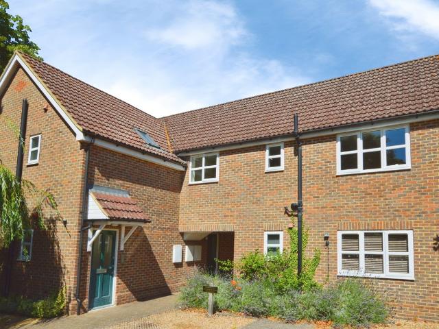 Apartment for rent in Napsbury Park, Five Acres