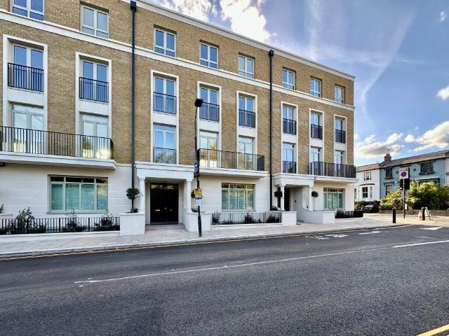 House for rent in London Borough of Hammersmith and Fulham, Greater London