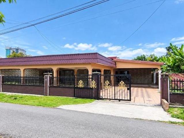 Bungalow for sale in Kluang