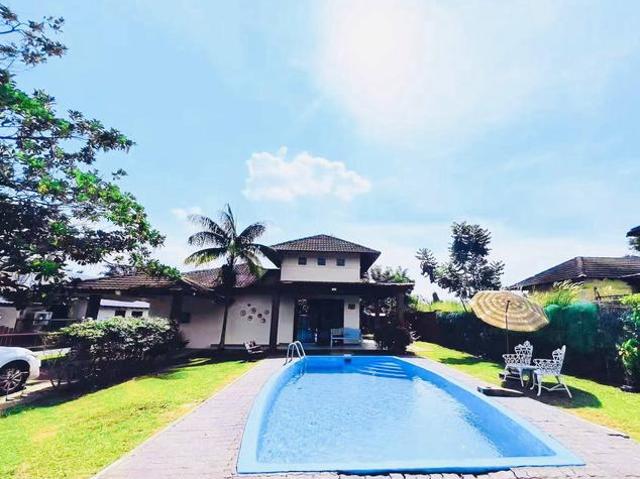 Terraced House for sale in Malaka