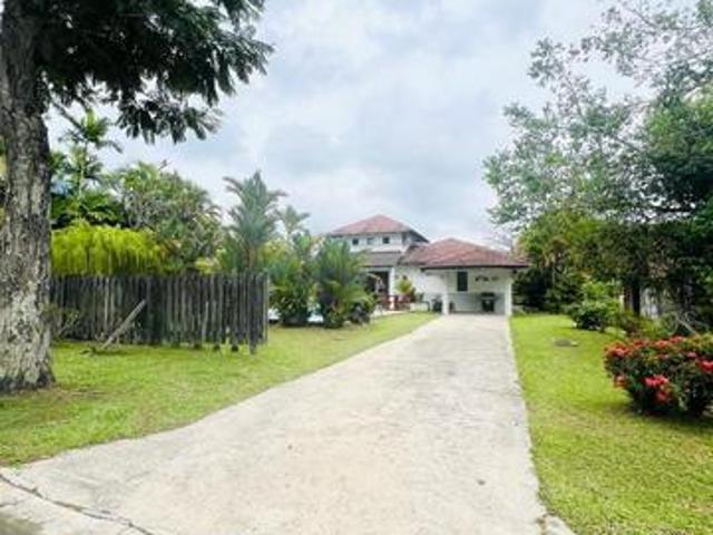 Bungalow for sale in Malaka
