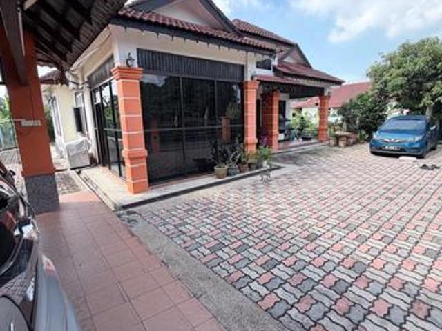 Bungalow for sale in Malaka