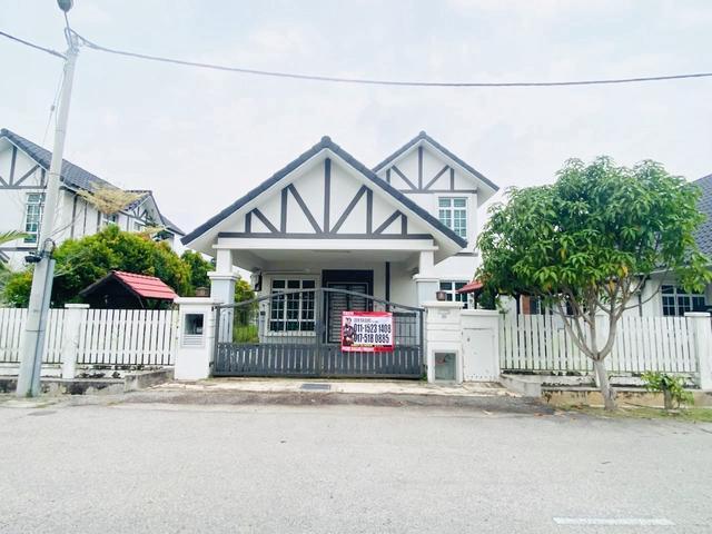 Bungalow for sale in Malaka