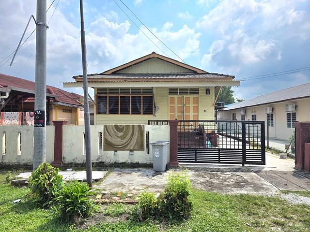 Bungalow for sale in Batu Pahat, Johor