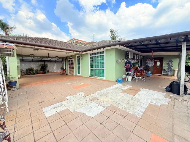 Bungalow for sale in Langat, Selangor