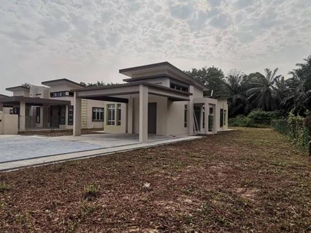 Bungalow for sale in Malaka