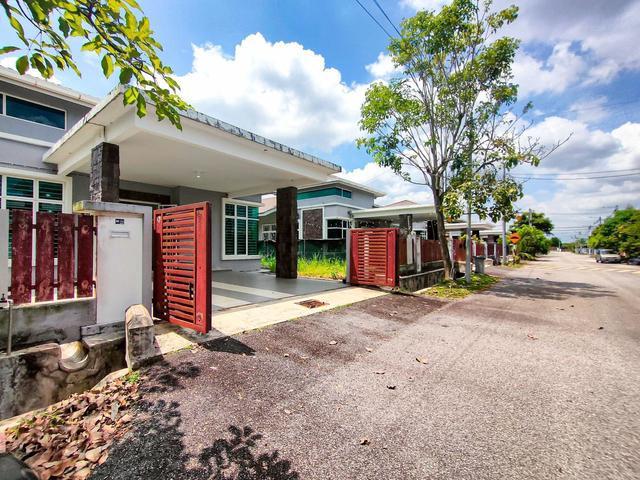 Bungalow for sale in Durian Tunggal, Malaka