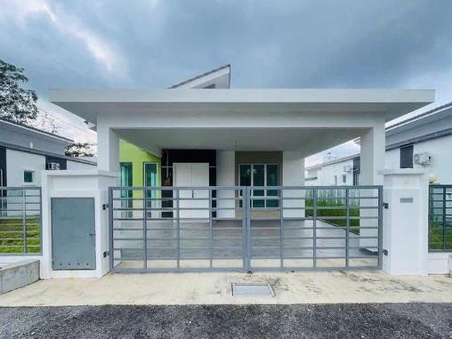 Bungalow for sale in Malaka