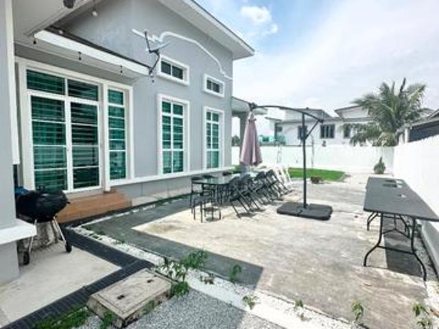 Bungalow for rent in Malaka