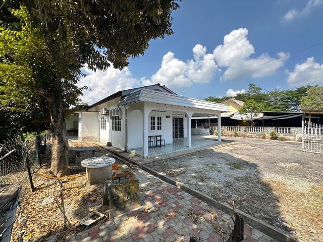 Bungalow for sale in Tangkak, Johor