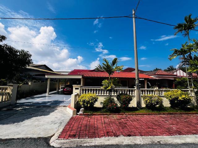 Bungalow for sale in Wellesley, Penang