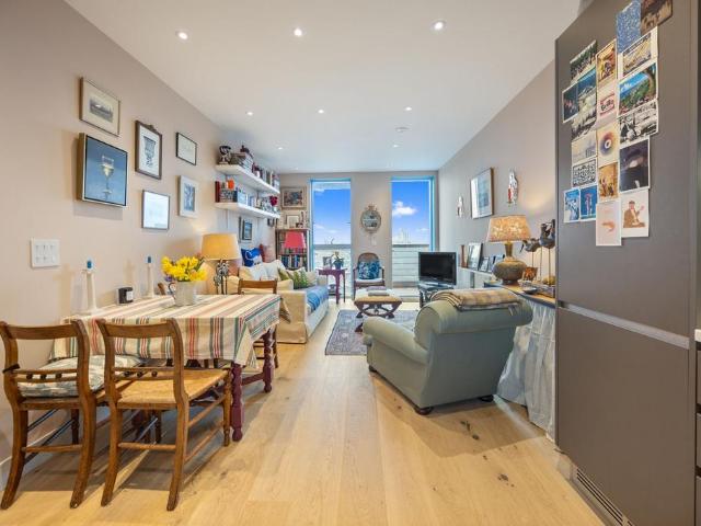 House for rent in Brondesbury, Greater London