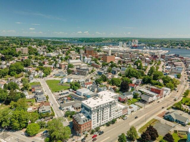 Condo for sale in New London