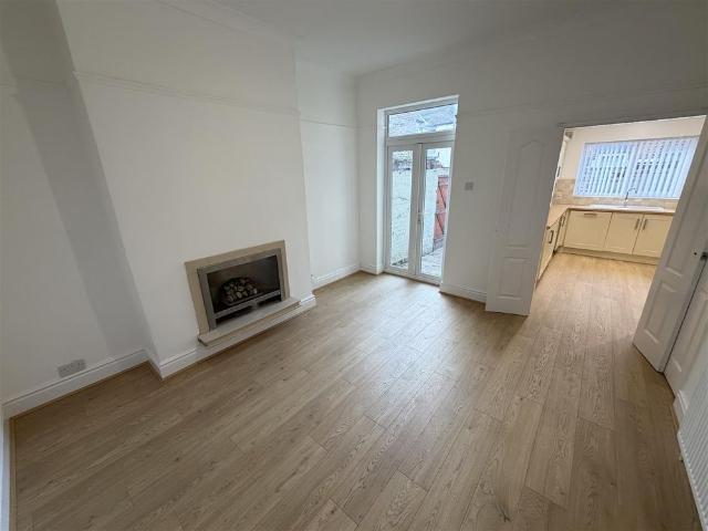 House for rent in Stoneycroft, Calderstones