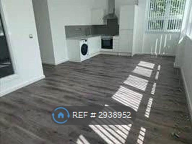 Apartment for rent in Stoneycroft, Calderstones
