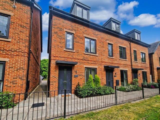 House for rent in Rainsough, Bury
