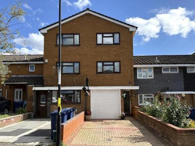 House for sale in London Borough of Ealing, Cat Hill