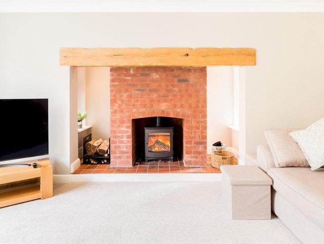 House for rent in Whitnash, Green Close
