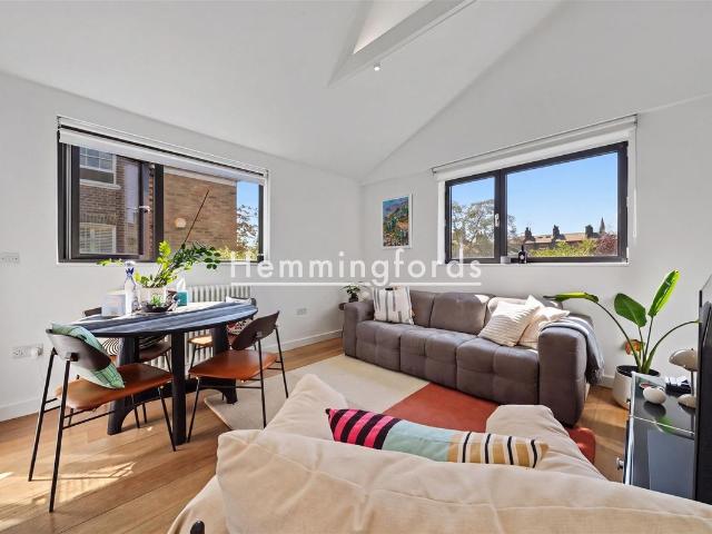 House for rent in Barnsbury, Greater London