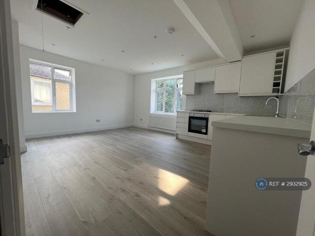 Apartment for rent in Caterham on the Hill, Hillview