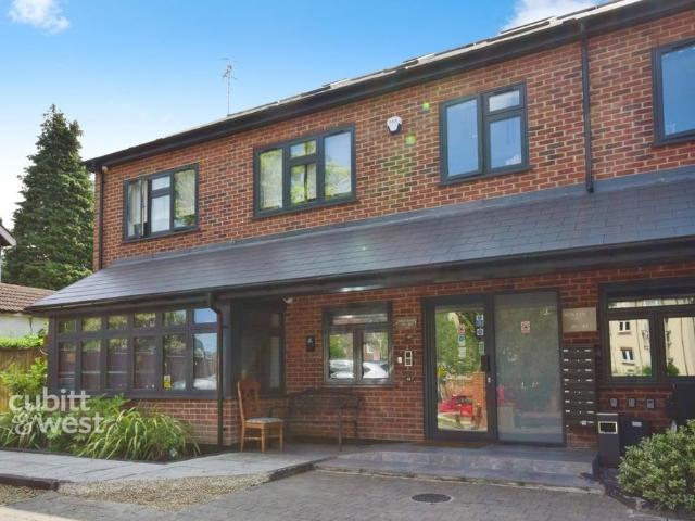 Apartment for rent in London Borough of Croydon, Purley