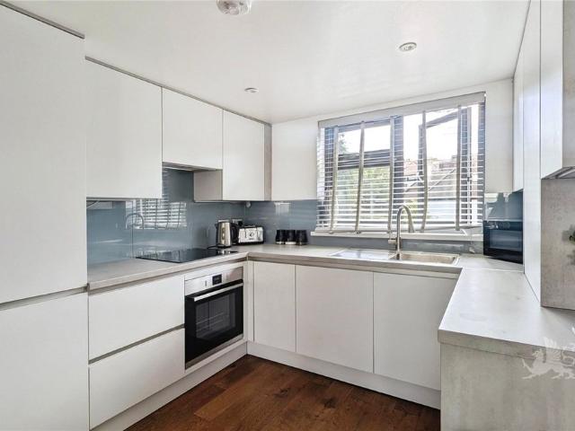 Apartment for rent in London Borough of Croydon, Purley