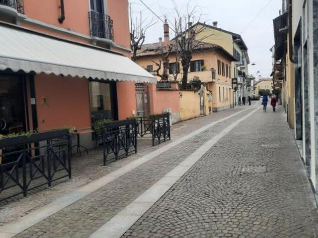 Locale Commerciale in vendita a Quartiere Pasubio, Cesano Boscone