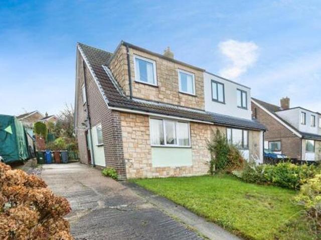 House for sale in Mapplewell, South Yorkshire