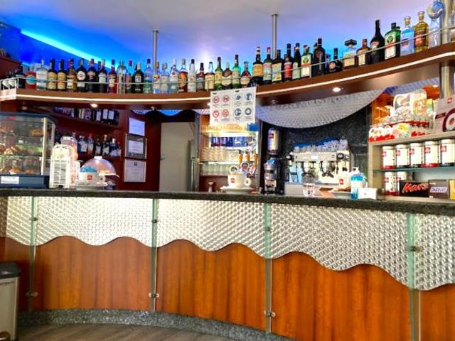 Locale Commerciale in vendita a Azzano San Paolo, Lombardia