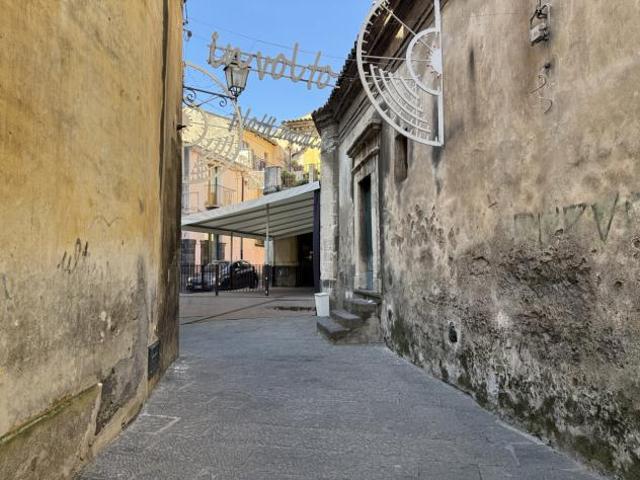 Locale Commerciale in affitto a Acireale, Sicilia