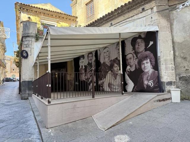 Locale Commerciale in affitto a Santa Caterina, Acireale