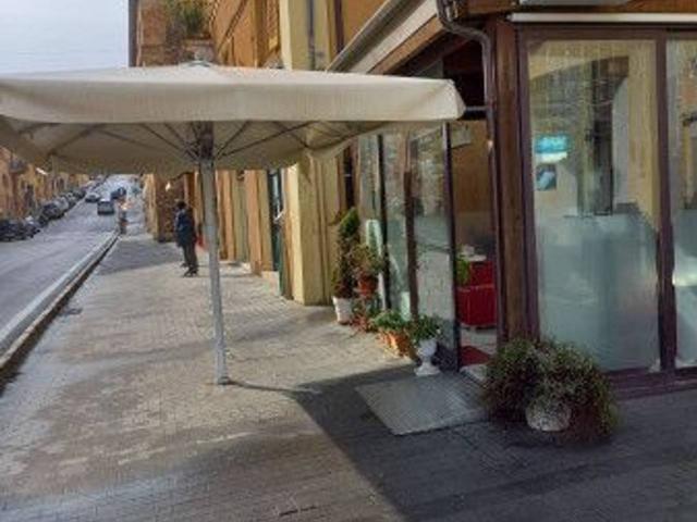 Locale Commerciale in affitto a Marche, Ancona