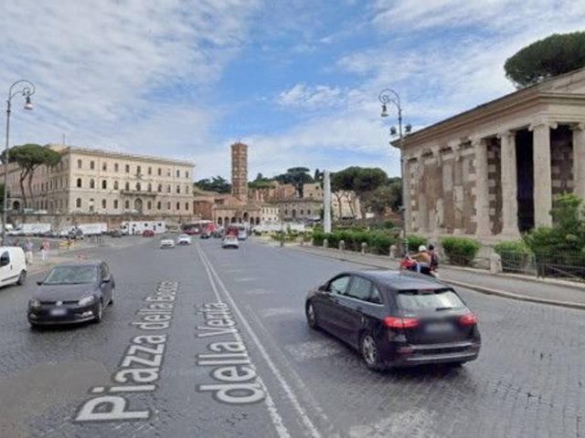 Locale Commerciale in affitto a Municipio Roma I, Roma Capitale