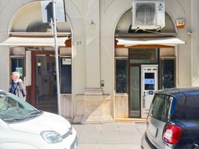Locale Commerciale in affitto a Municipio Roma I, Roma Capitale