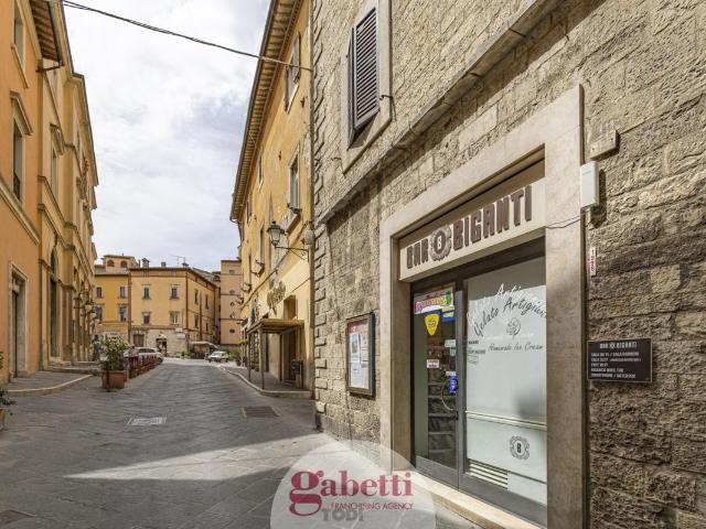 Locale Commerciale in affitto a Todi, Perugia