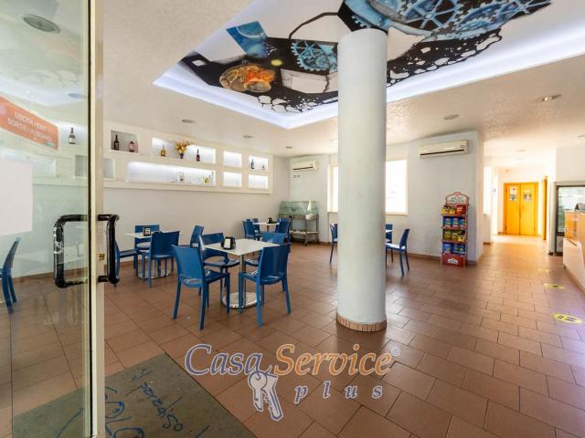 Locale Commerciale in vendita a Puglia, Lecce