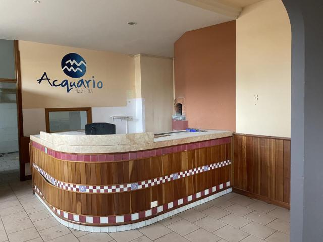 Locale Commerciale in vendita a Fonte, Asolo