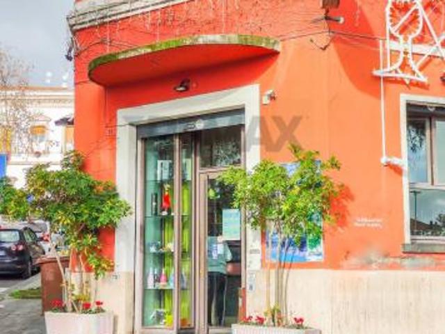 Locale Commerciale in vendita a Belpasso, Sicilia