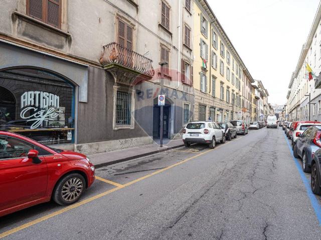 Locale Commerciale in vendita a San Tomaso de' Calvi, Bergamo