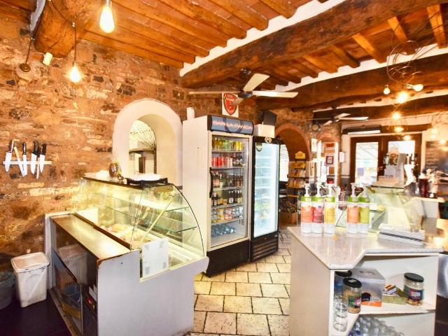 Locale Commerciale in vendita a Campiglia Marittima, Toscana
