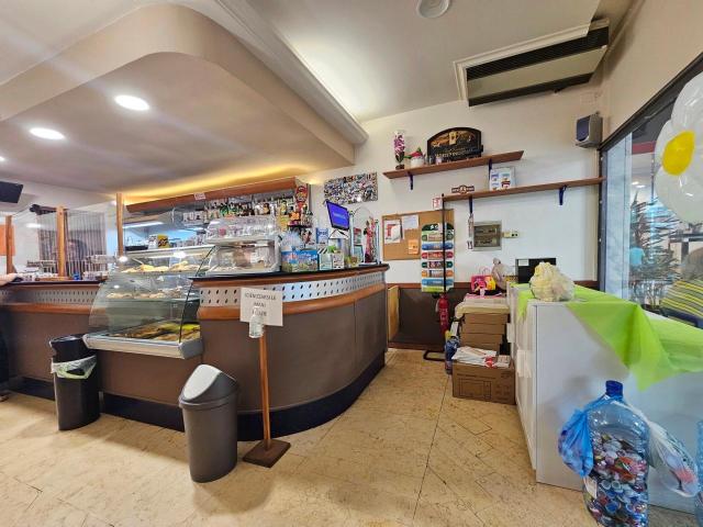 Locale Commerciale in vendita a Bonascola, Carrara