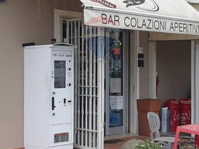Locale Commerciale in vendita a Chiesina Uzzanese, Toscana