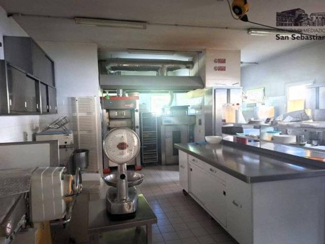 Locale Commerciale in vendita a Unione di Comuni della Romagna Forlivese, Quattro