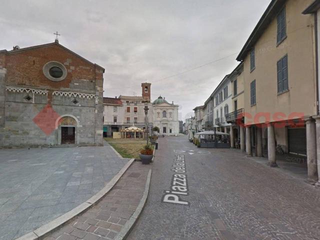 Locale Commerciale in vendita a Centro, Gallarate