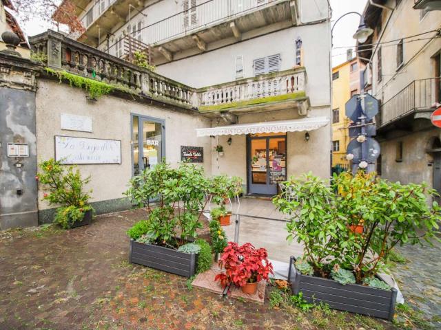 Locale Commerciale in vendita a Borghetto, Piemonte