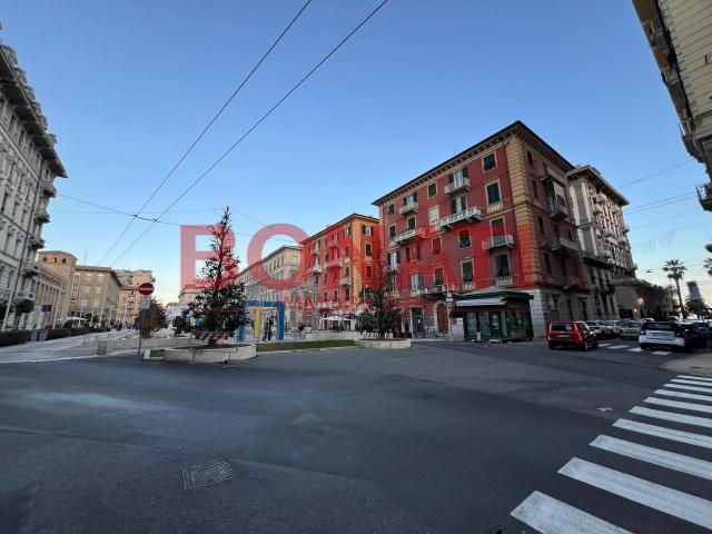 Locale Commerciale in vendita a Fabiano Alto, La Spezia