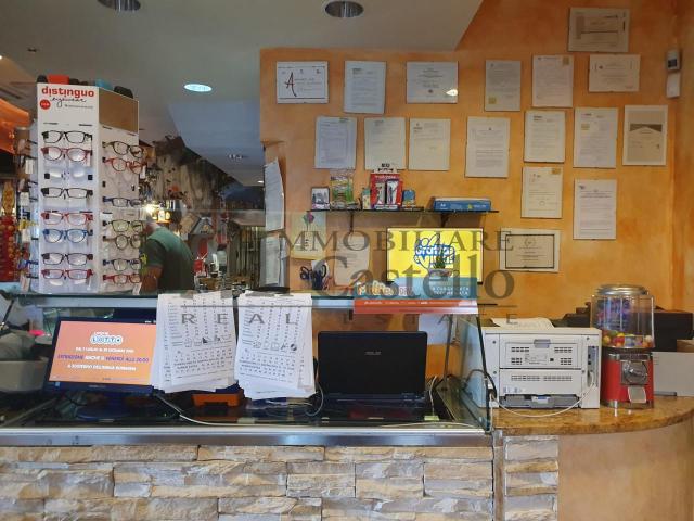 Locale Commerciale in vendita a Sant'Arcangelo, Magione